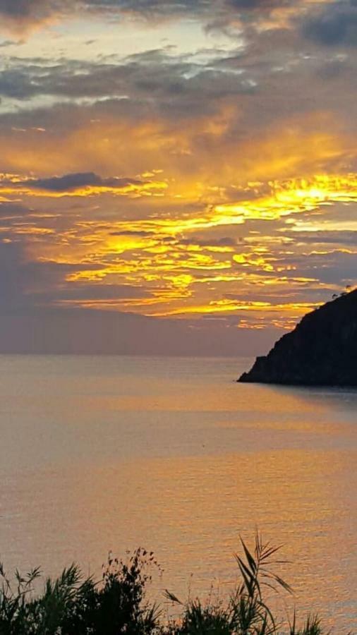 Вилла Un Gioiello Con Vista Mare Монелья Экстерьер фото